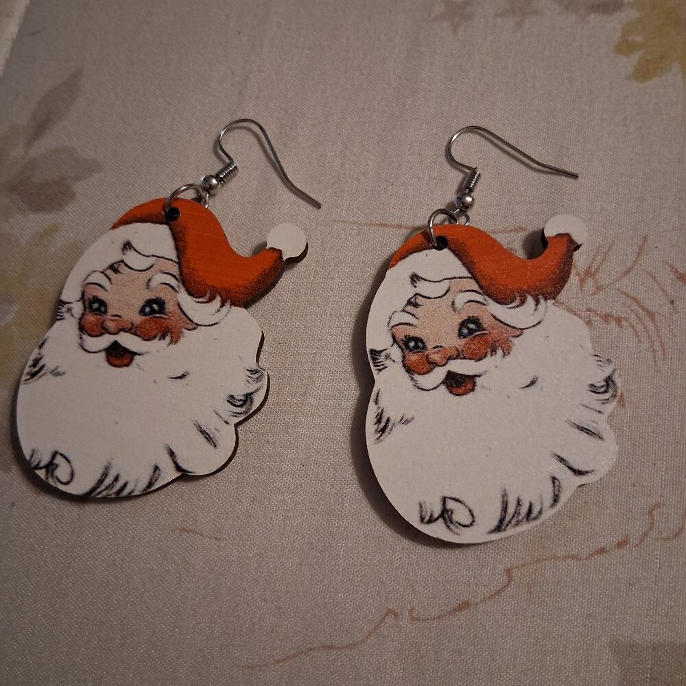 CLASSIC SANTA EARRINGSURGENT MAKE OFFERS NOW CLOSING ON APRIL 1,2026